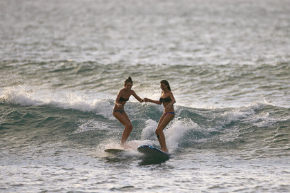 SURF AT SUNSET BEACH (North Shore - Oahu Island - Hawaii-USA)