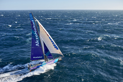 THM-17_105838_VOR-LISBON-LEG2start