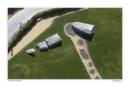 09_05884-menhir brise heli_fond blanc-.jpg