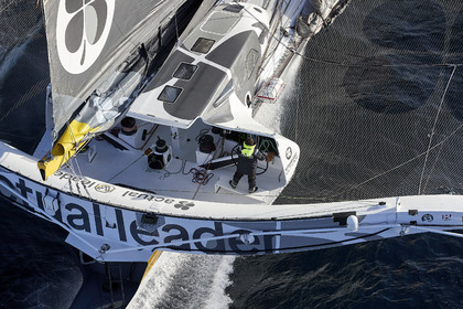 « ULTIM ACTUAL LEADER , Skipper Yves Le Blevec.