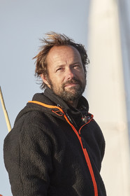 Single-handed sailing round the world record .