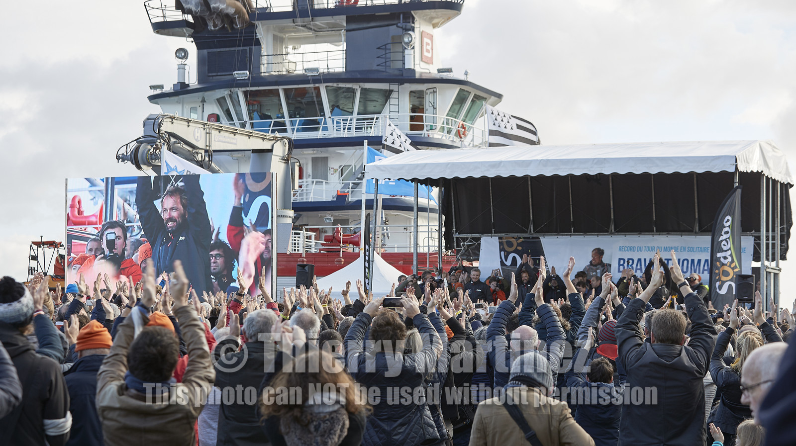 Single-handed sailing round the world record .