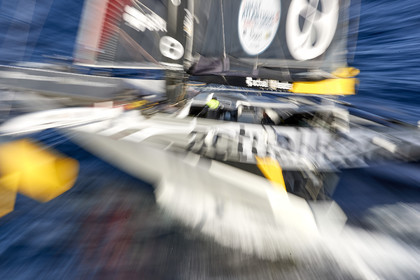 « ULTIM ACTUAL LEADER , Skipper Yves Le Blevec.