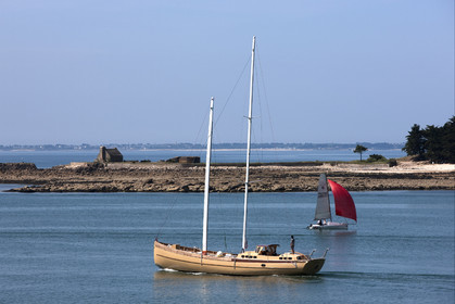 Launch of Thierry Dubois (FRA) new schooner LA LOUISE