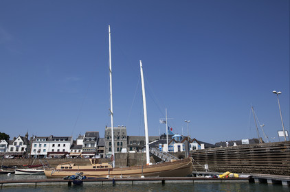 Launch of Thierry Dubois (FRA) new schooner LA LOUISE