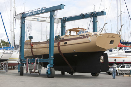 Launch of Thierry Dubois (FRA) new schooner LA LOUISE