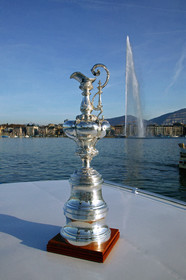 03_ 8600 ©Th.Martinez .Geneva , Switzerland. America's Cup 2003. 9th March 2003.Alinghi Team winner of America's Cup 2003..The America's Cup on the way to her new home, La Societe Nautique de Geneve (which is Alinghi Yacht Club). Alinghi Team and the CUP did a short trip by the Lac to arrive at La Nautique. On the way stop for a photo The Cup with jet deaude Geneve in the backgroung.