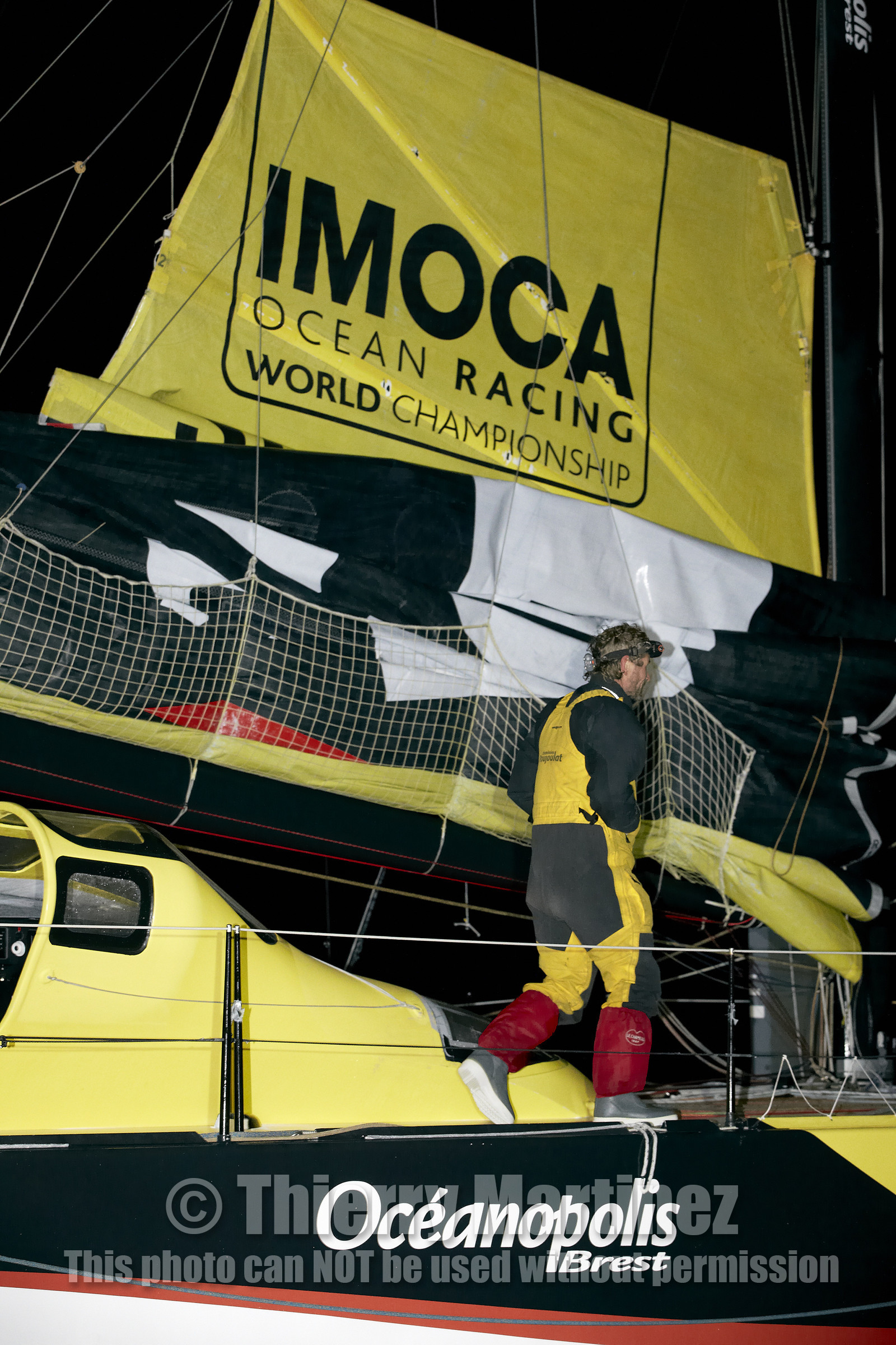 13_02076  2012 13 VENDEE GLOBE. Arrival in Les sables d'Olonne (