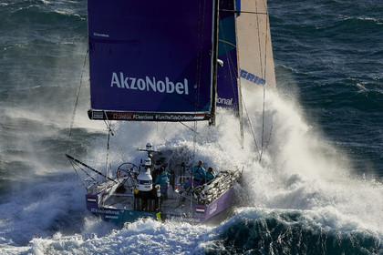 THM-17_105273_VOR-LISBON-LEG2start