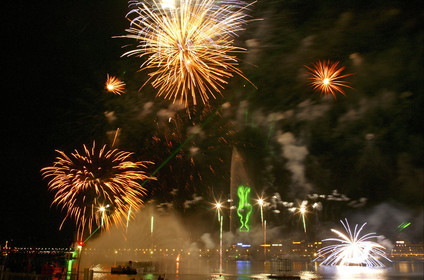 02279D ©Th.Martinez .Geneva , Switzerland. America's Cup 2003. 8th March 2003.Alinghi Team winner of America's Cup 2003..Welcome to Alinghi Team in Geneva.Firework and laser show by the lac...