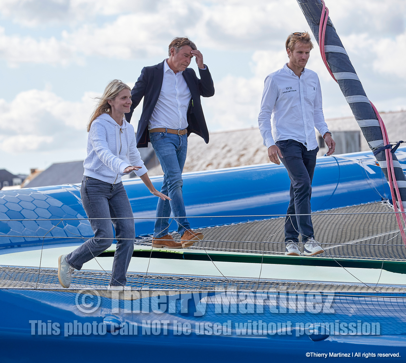 Baptême du trimaran ULTIM de François Gabart « SVR-LAZARIGUE » par Mélanie Laurent à Concarneau.