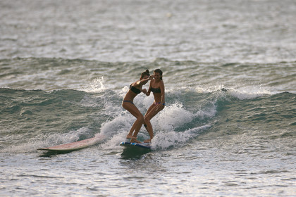 SURF AT SUNSET BEACH (North Shore - Oahu Island - Hawaii-USA)