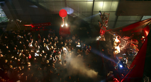 03_1500D ©Th.MartinezAuckland (NZ) . America's Cup 2003. 2nd March 2003. Winning party at Alinghi base..Alinghi Team winner of America's Cup 2003...