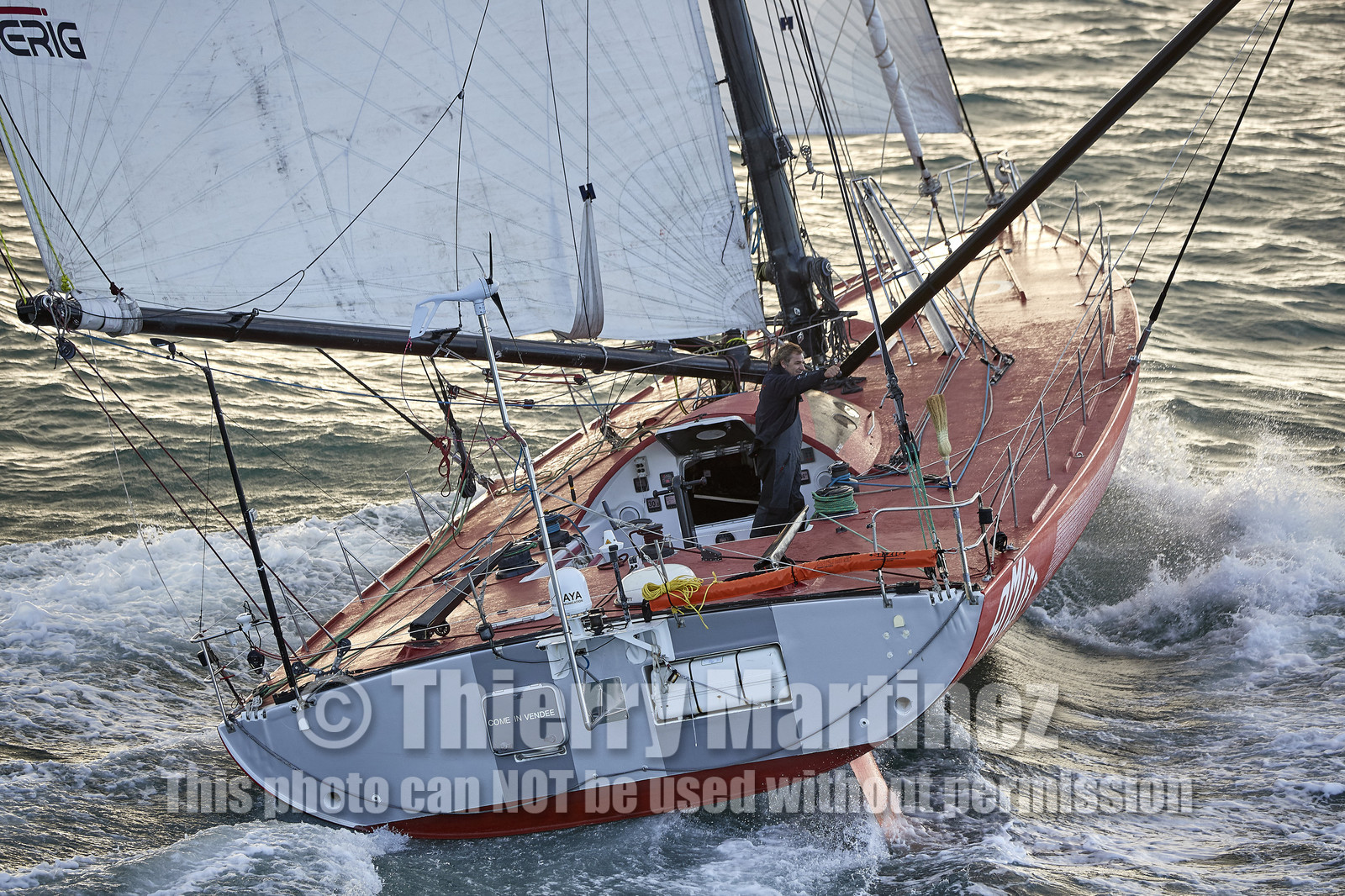 Départ de Jeff Pellet (FRA) sur son bateau COME IN VENDEE POUR UN TOUR DU MONDE;