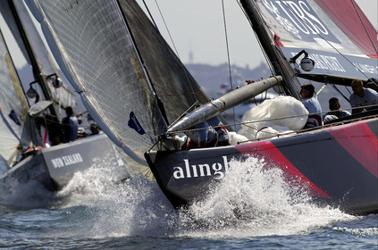 03_0941D © Th.Martinez  Auckland   New Zealand. 16 February 2003 America's Cup 2003, Day 2.Alinghi (SUI64) vs Team New Zealand (NZL82)