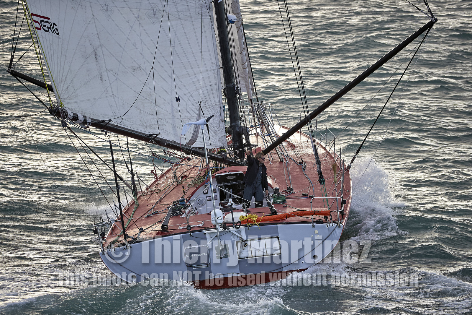 Départ de Jeff Pellet (FRA) sur son bateau COME IN VENDEE POUR UN TOUR DU MONDE;