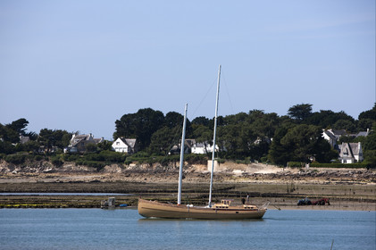 Launch of Thierry Dubois (FRA) new schooner LA LOUISE